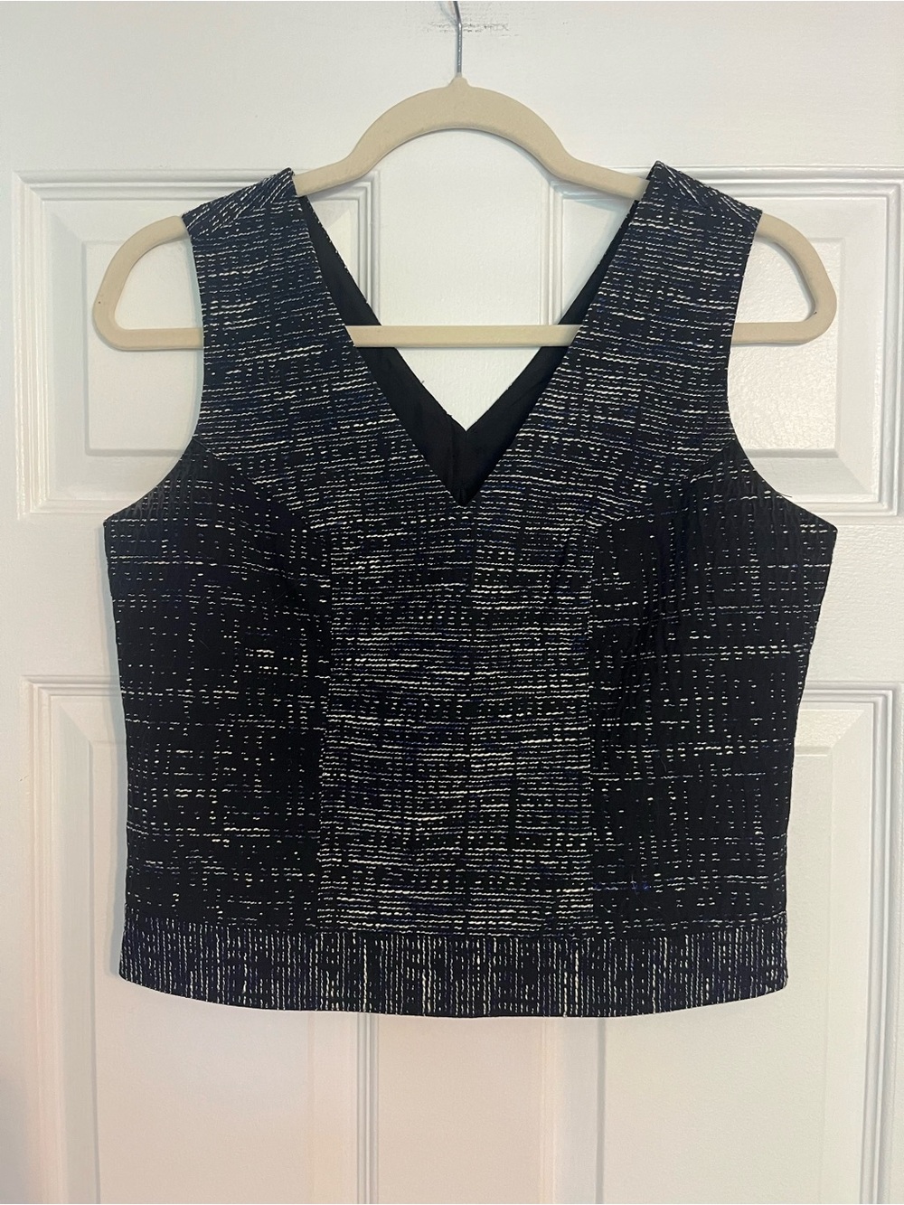Banana Republic Black, Blue & White Patterned V-Neck Sleeveless Top